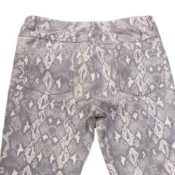 J. McLaughlin Lexi Jeans Snakeskin Pattern Gray White Size 6 Note Short - Picture 10 of 11